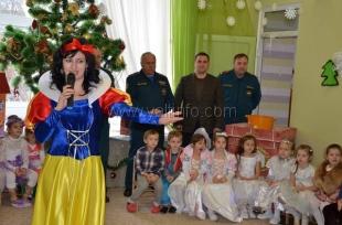 МЧС России поздравило юных ялтинцев с Новым годом и Рождеством
