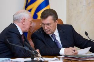 Азаров приехал к Януковичу