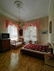 Трёхкомнатная квартира в старинном доме на Екатерининской